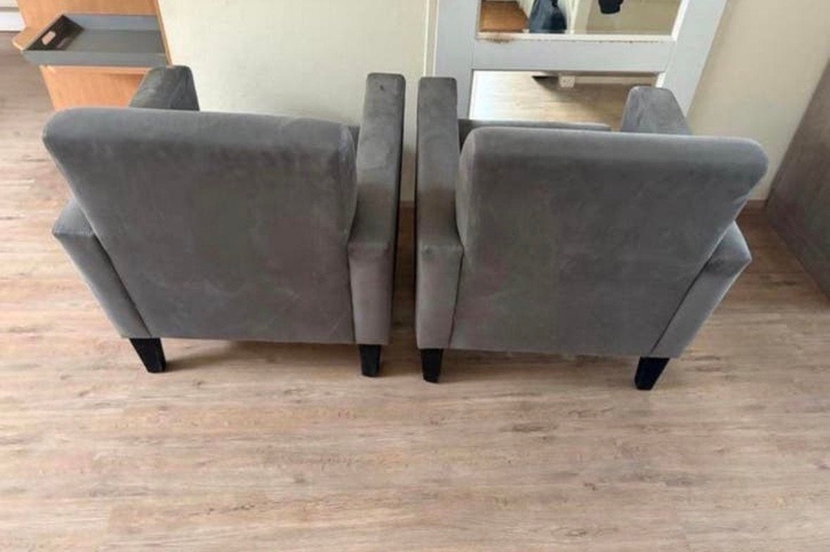 Twee comfortabele grijze microfiber zetels met Care Kit, Ophalen, Zo goed als nieuw, Stof, 75 tot 100 cm