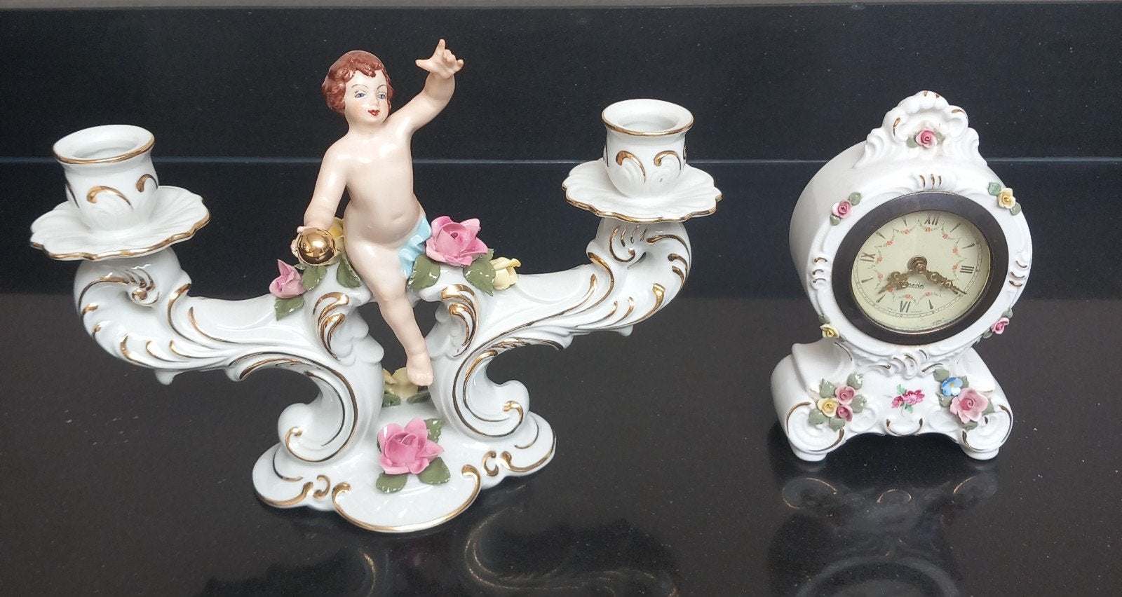 dresden  klokje en dubbele kandelaar met putto, Ophalen of Verzenden