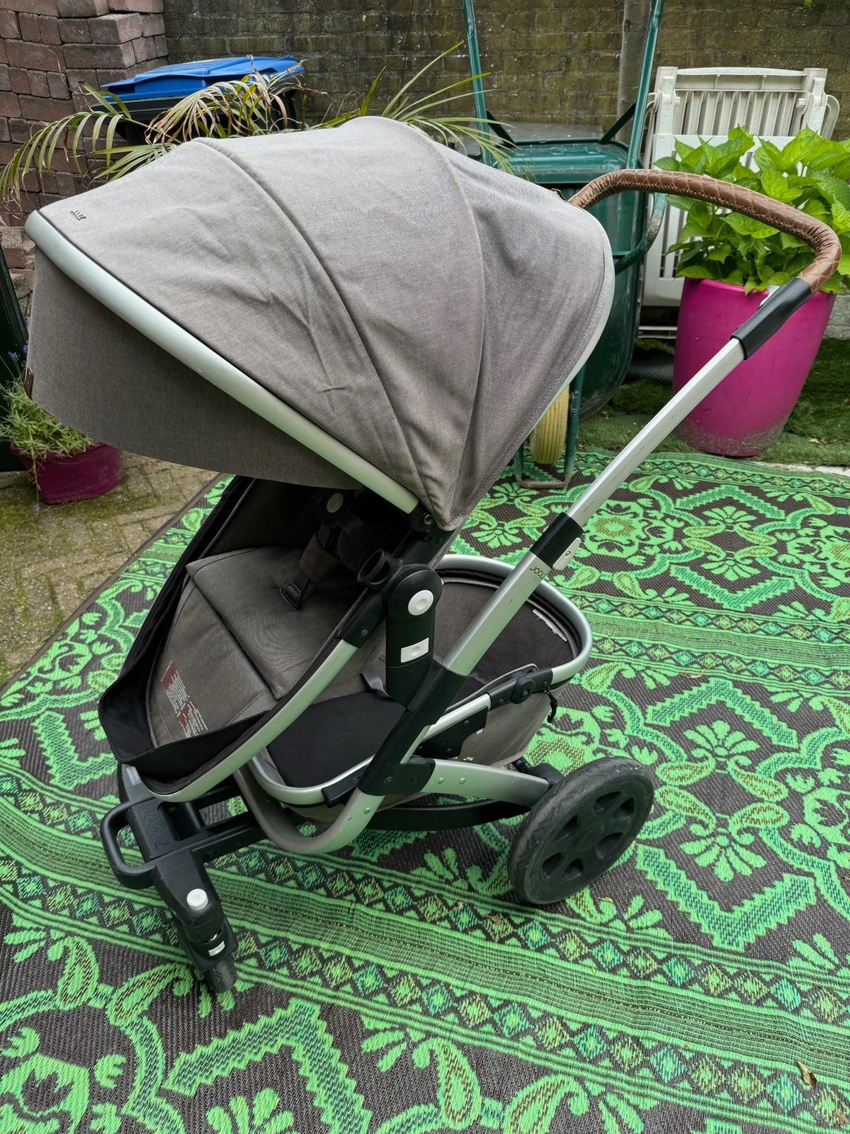 Joolz Geo2 grijsbruin met leren handvat en accessoires, Zo goed als nieuw, Met reiswieg, Ophalen, Kinderwagen