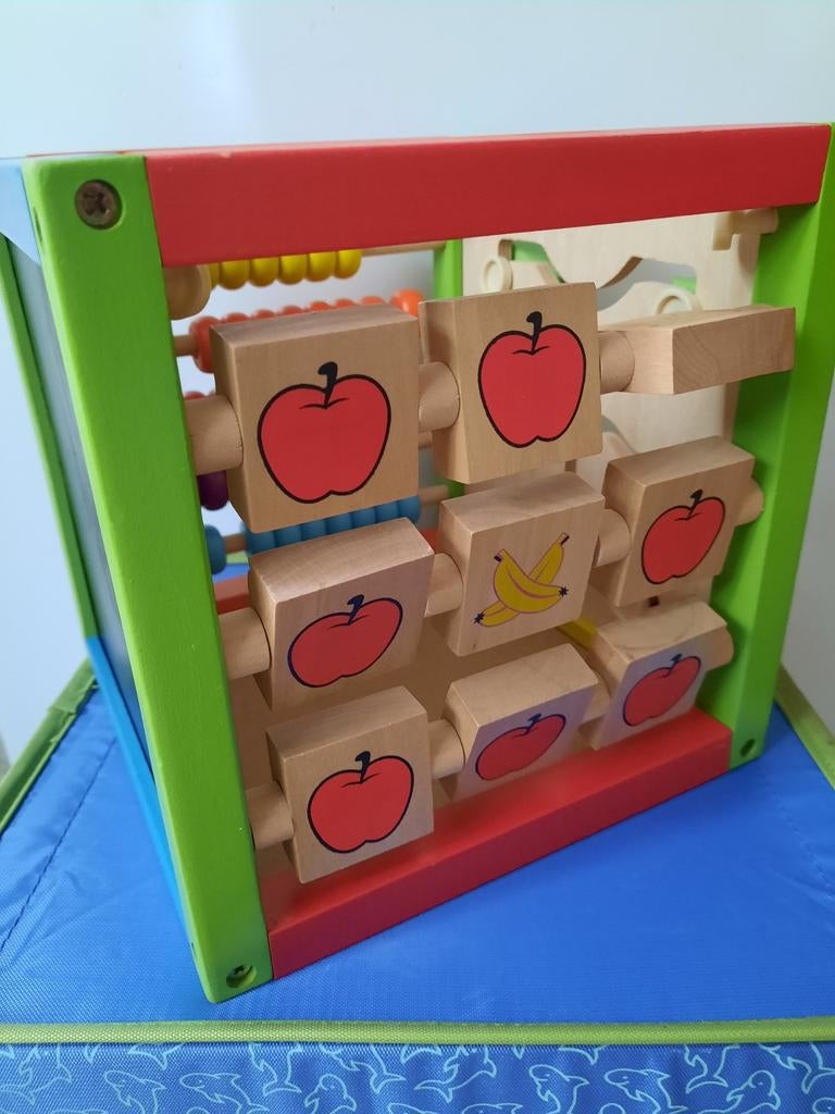 Houten activiteitenkubus met telraam en vormenstoof, Kinderen en Baby's, Speelgoed | Babyspeelgoed, Ophalen of Verzenden, Gebruikt