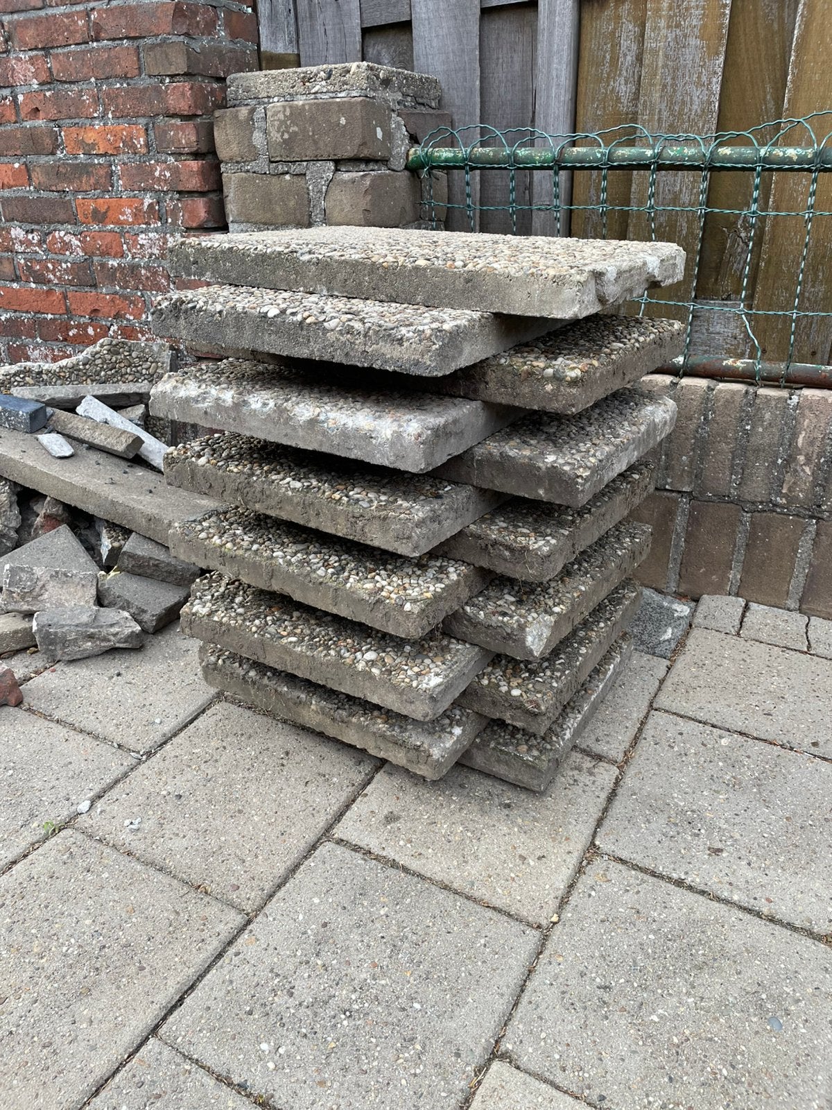 Gebruikte berggrindtegels 13 stuks, gratis af te halen, Tuin en Terras, Tegels en Klinkers, Ophalen, Gebruikt, Beton, Terrastegels