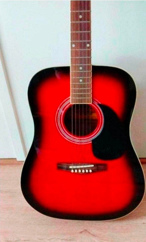 Richwood Western Gitaar Rood/Zwart Sunburst met Boston tas, Ophalen, Zo goed als nieuw, Western- of Steelstringgitaar, Met koffer