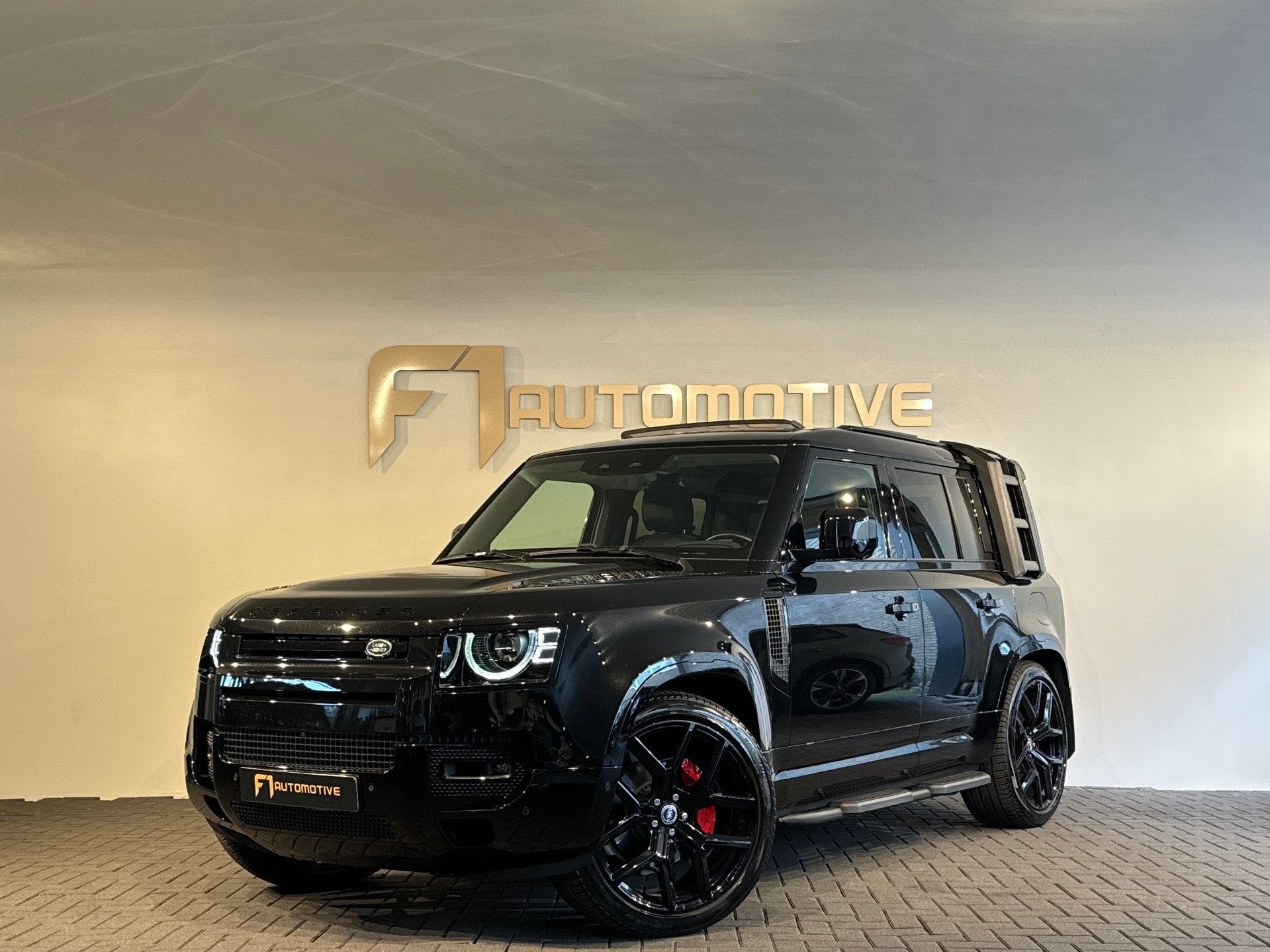 Land Rover Defender 110 2.0 P400e 110 XS Edition Pano|Dodeho, Auto's, Land Rover, Automaat, 404 pk, Gebruikt, Euro 6