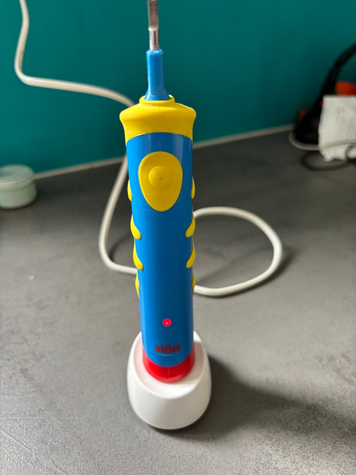 Braun Oral-B Kinder Tandenborstel met Muziek en Oplader, Ophalen of Verzenden, Gebruikt, Mondverzorging