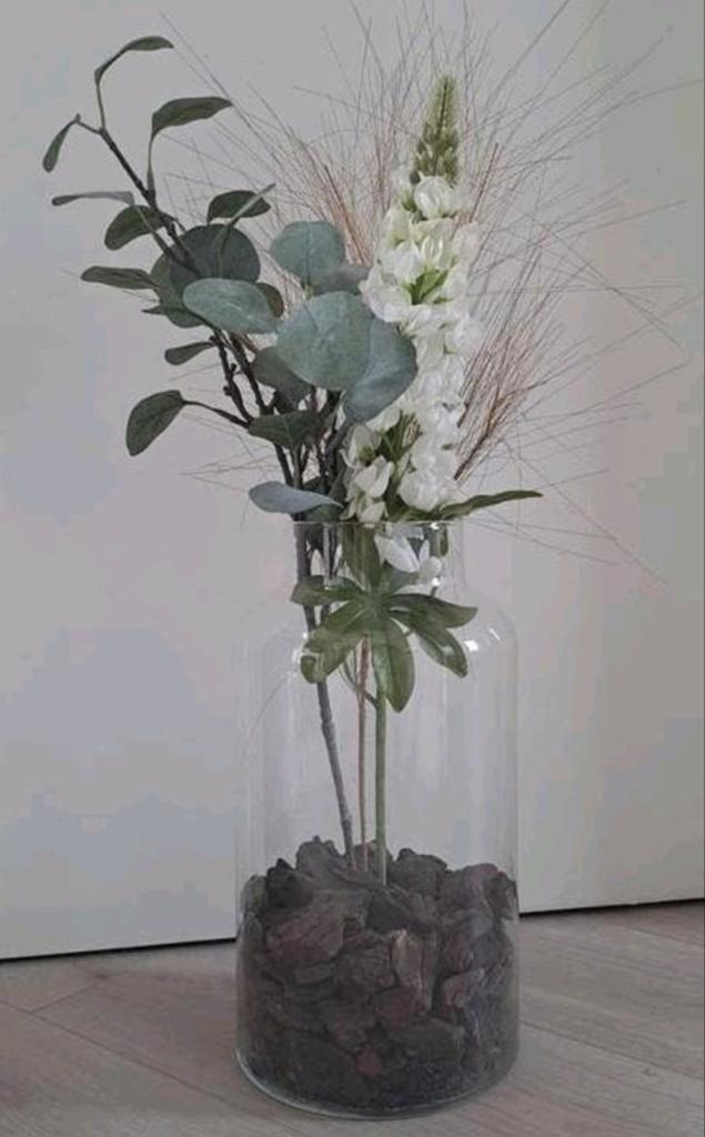 Glazen pot met houtsnippers en kunstbloemen, Ophalen, Zo goed als nieuw, Binnen, Inclusief kunstbloemen