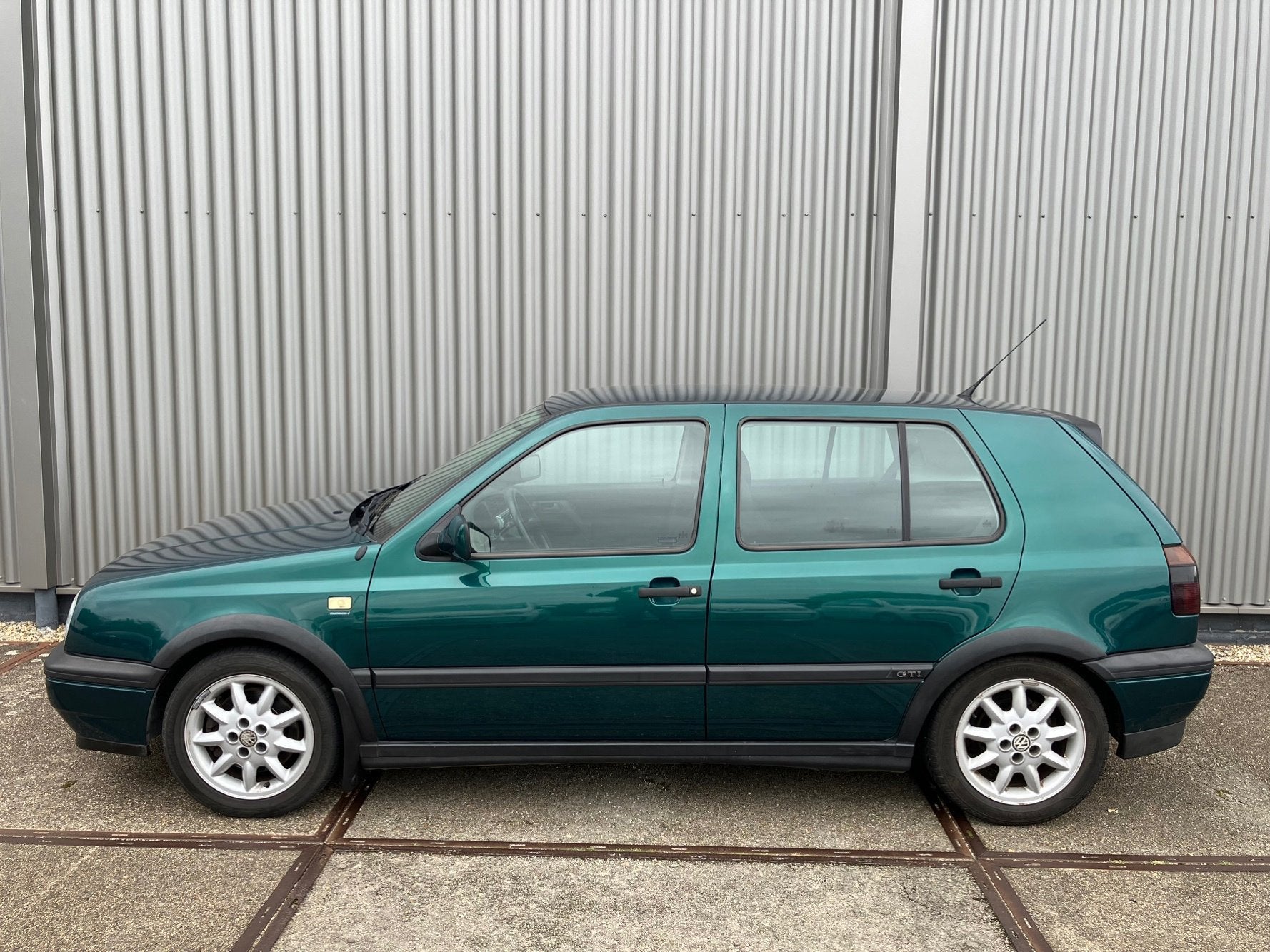Volkswagen Golf 2.0 GTI ORGINEEL NL GELEVERDE GOLF GTI !, Voorwielaandrijving, Gebruikt, 4 cilinders, 1984 cc