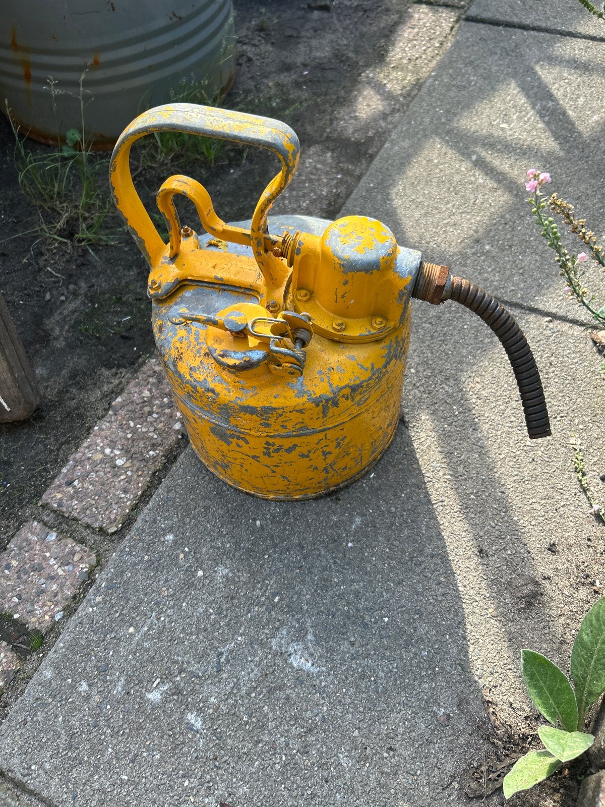 Oude militaire jerrycans decoratie, Ophalen of Verzenden, Gebruikt