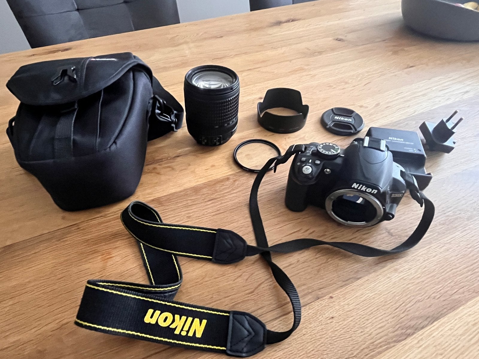 Nikon D3100 spiegelreflexcamera met 18-140mm lens en tas, Ophalen, Spiegelreflex, Beeldstabilisatie, Zo goed als nieuw
