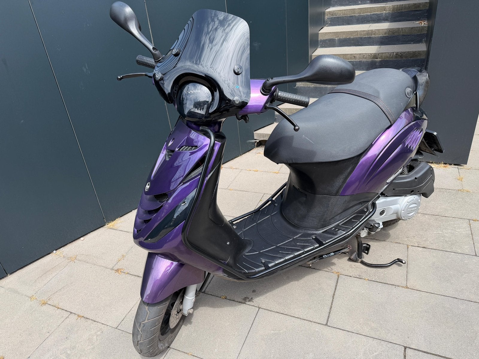 Piaggio Zip uit 2020, geel kenteken, Fietsen en Brommers, Ophalen, Piaggio, Zo goed als nieuw, Benzine