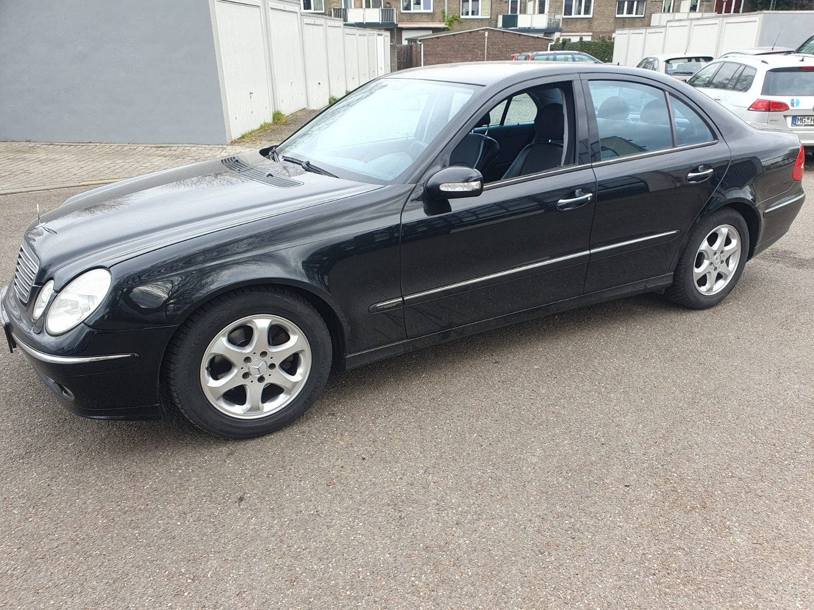 Mercedes-Benz E-Klasse 3.2 CDI E320 Sedan AUT 2003 Zwart, Auto's, Mercedes-Benz, Automaat, Zwart, 197 €/maand, 3222 cc