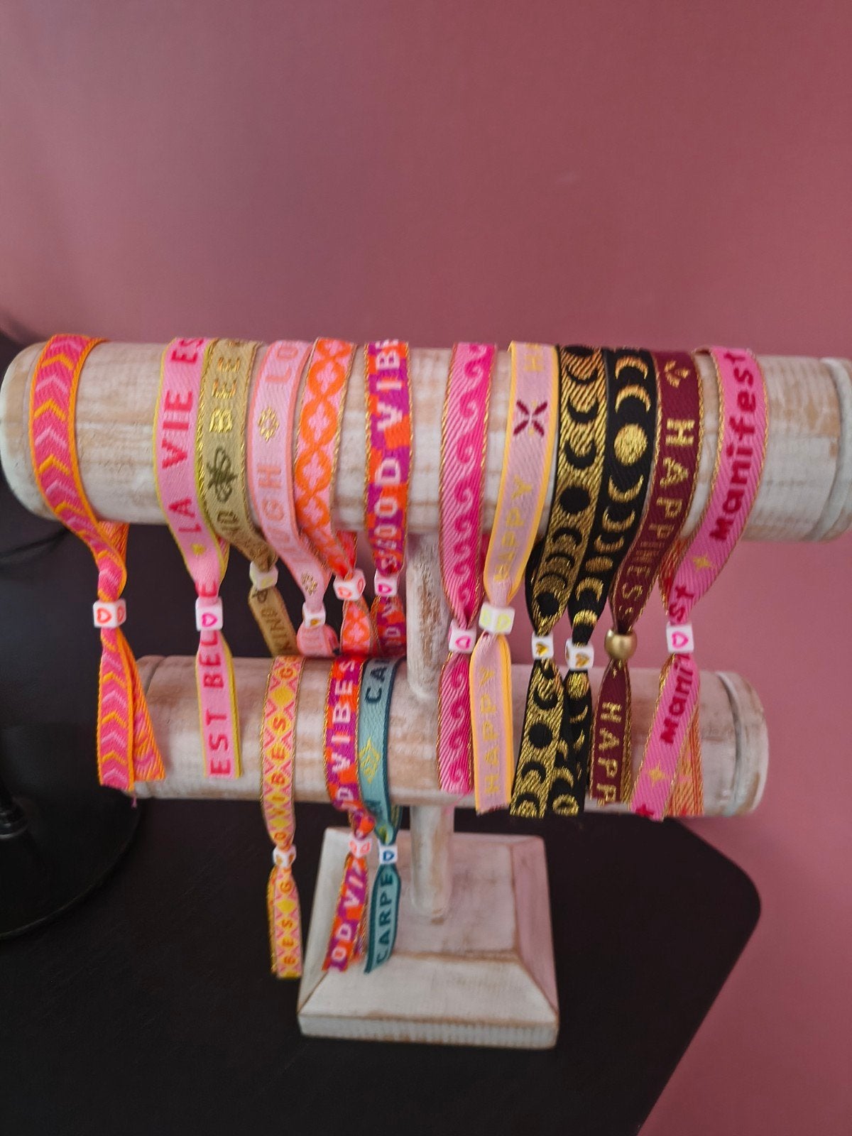 Vrolijke lintarmbandjes met inspirerende teksten 2 per stuk, Overige materialen, Overige kleuren, Nieuw, Ophalen of Verzenden