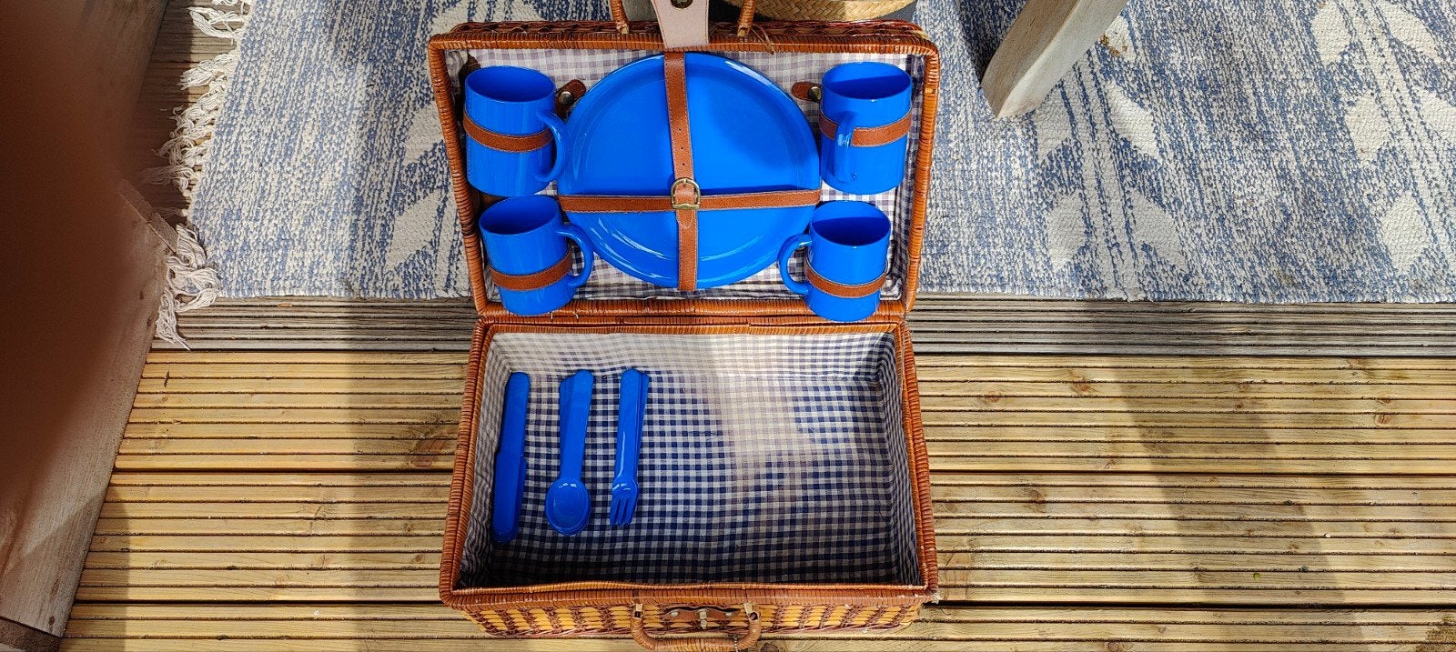Vintage picknickmand met blauw servies, Ophalen of Verzenden, Zo goed als nieuw