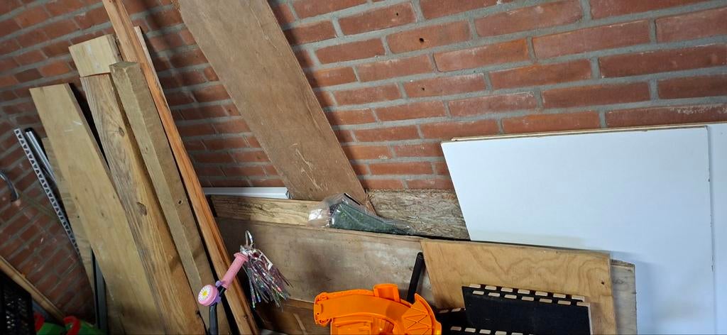 Diverse houten platen en balken, Ophalen