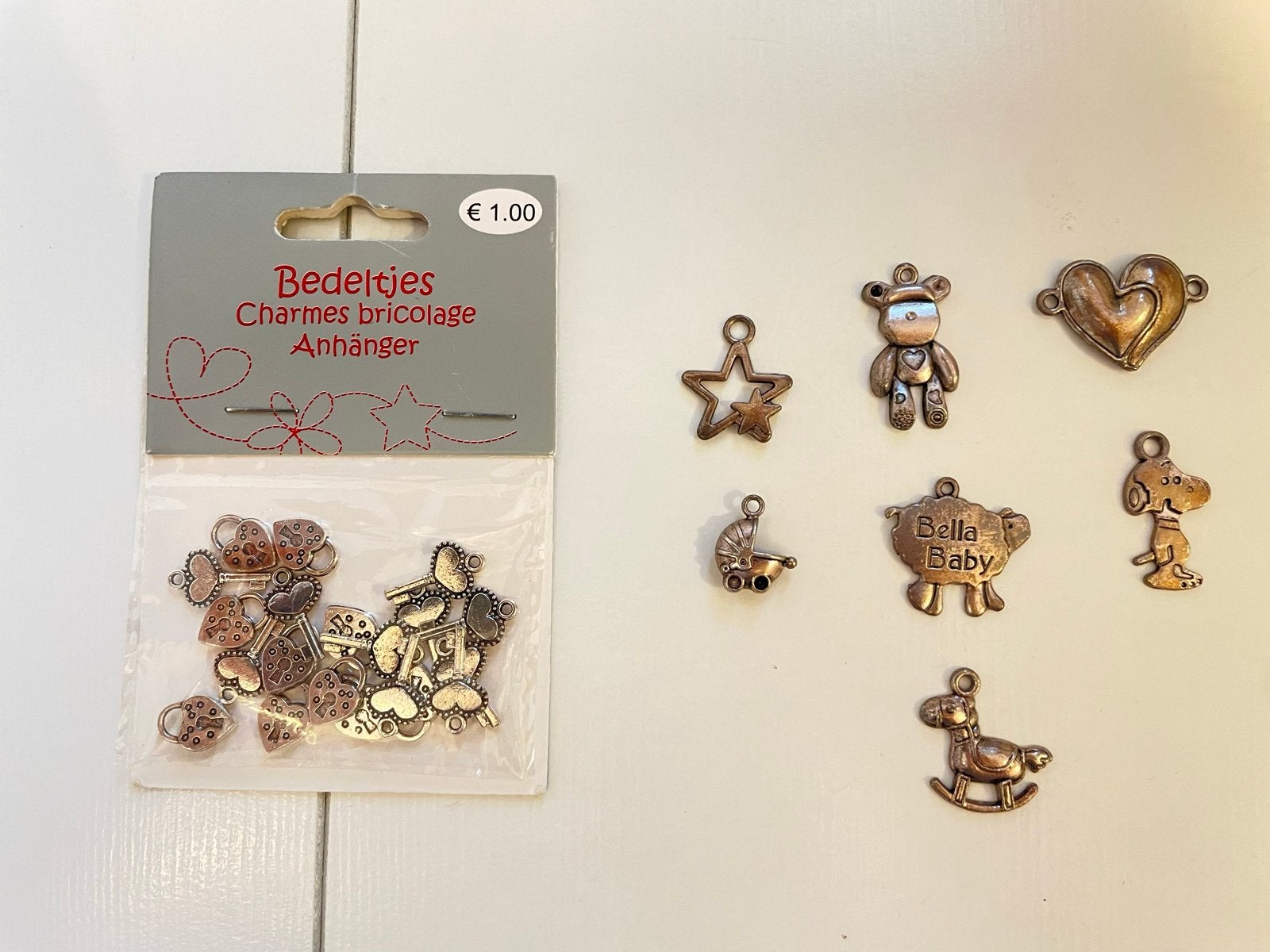 Diverse bedeltjes of charmes hartjes, Snoopy, baby, Ophalen of Verzenden, Gebruikt, Knutselmateriaal