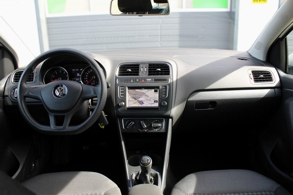 Volkswagen POLO COMF. LINE / Cruise control / Airco / Navi /, Auto's, 40 €/maand, Wit, Origineel Nederlands, Bedrijf