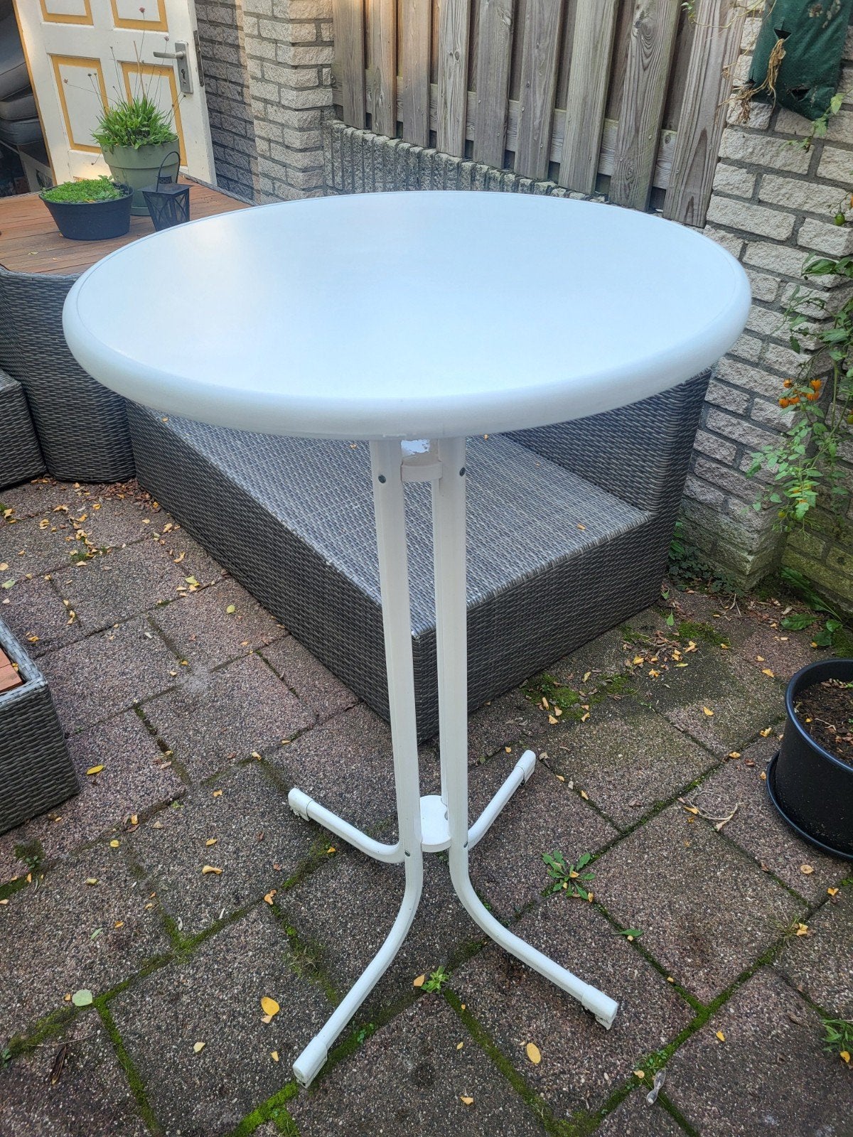 witte ronde bartafel, Ophalen, Zo goed als nieuw