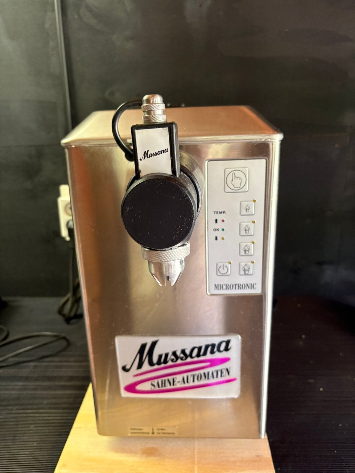 Mussana slagroommachine 2 l, Zakelijke goederen, Horeca | Keukenapparatuur, Ophalen of Verzenden