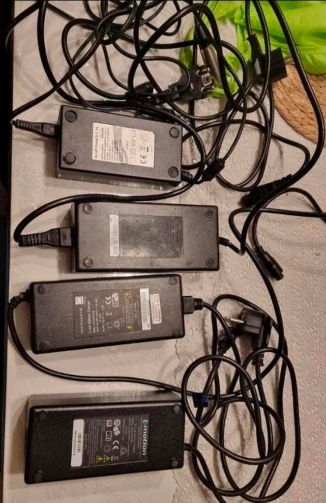 Originele E-bike laders - Per stuk te koop!

​Ja, ze zijn no, Ophalen, Gebruikt