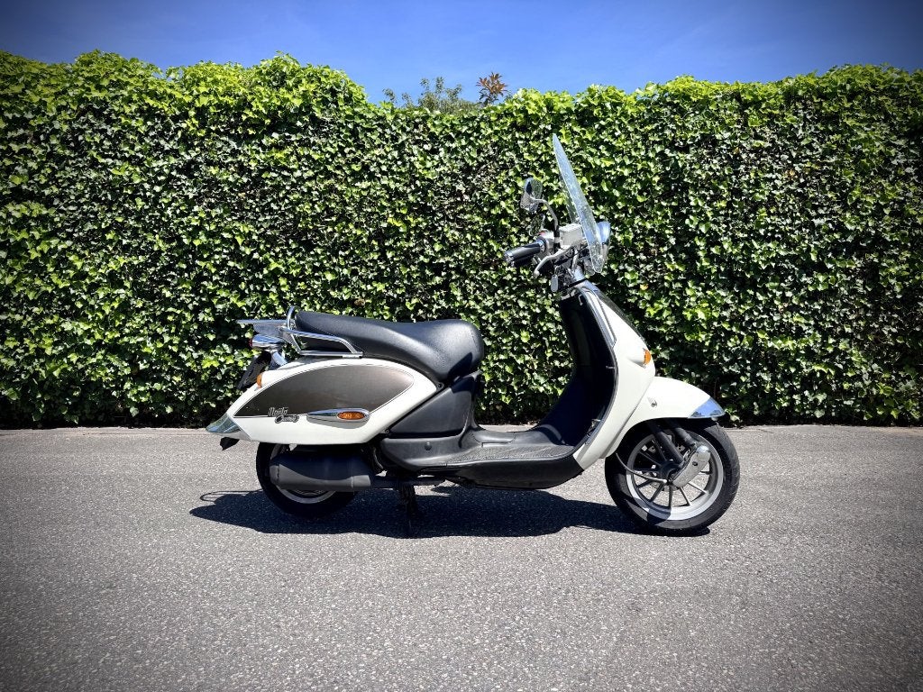Aprillia Mojito, Fietsen en Brommers, Scooters | Aprilia, Ophalen, Maximaal 45 km/u, Zo goed als nieuw, Mojito of Habana