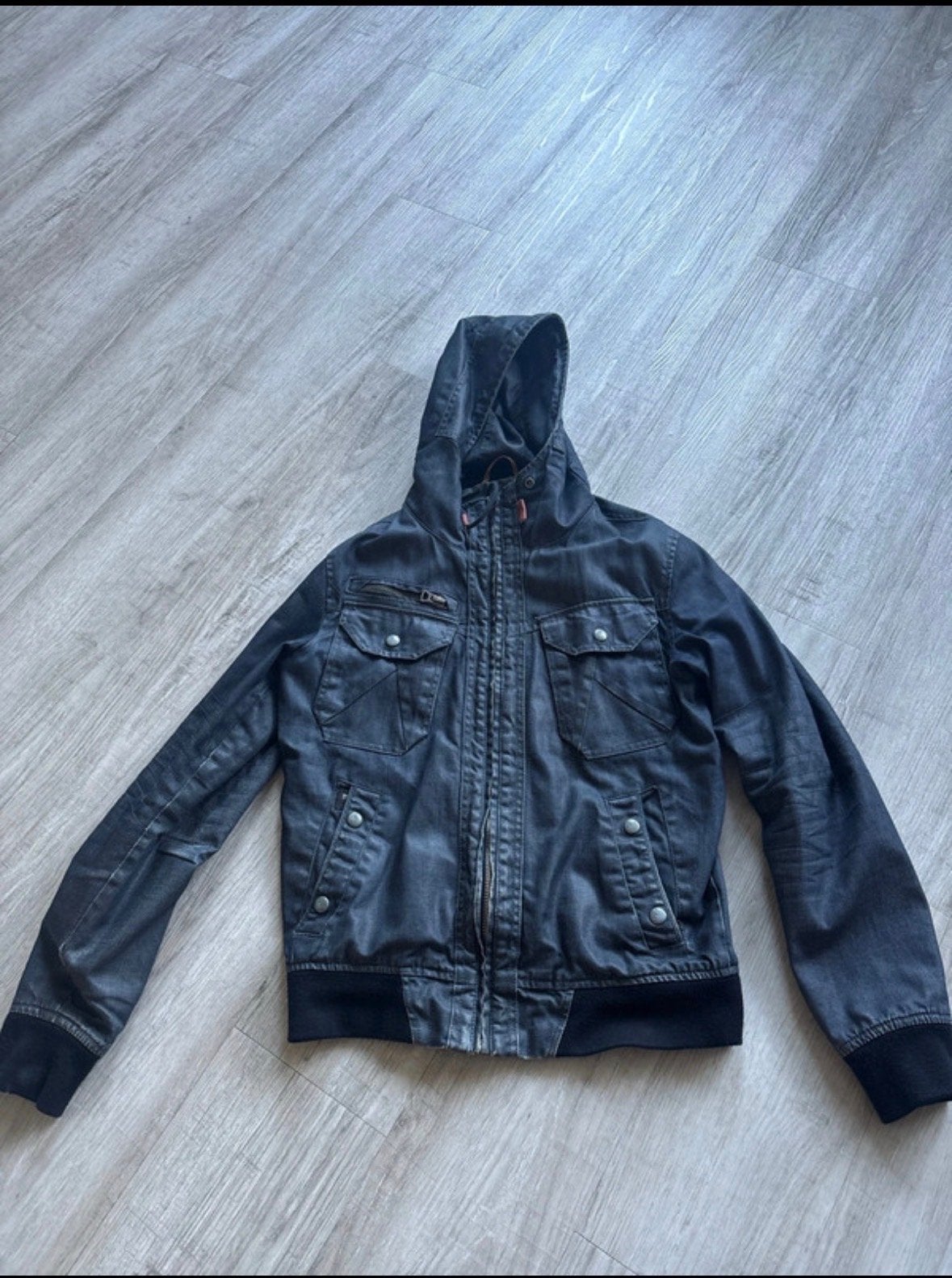 Chasin' spijkerjack met capuchon - Maat M, Kleding | Heren, Jassen | Zomer, Ophalen of Verzenden, Gedragen, Maat 48/50 (M), Zwart