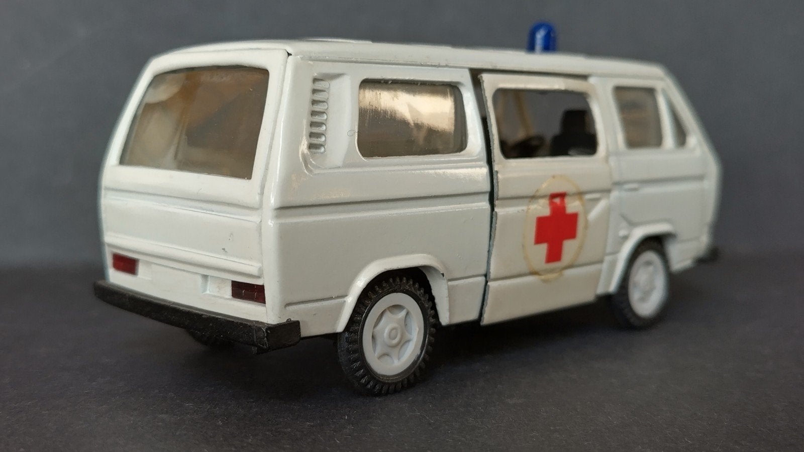 Volkswagen VW Transporter T3 ambulance 1:43 Conrad Pol, Auto, Verzenden, ., Zo goed als nieuw