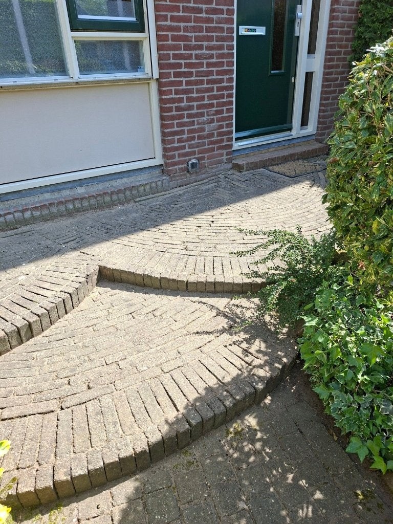 Gratis af te halen kleine tegels, Tuin en Terras, Ophalen, Gebruikt, Klinkers, 5 tot 10 m²