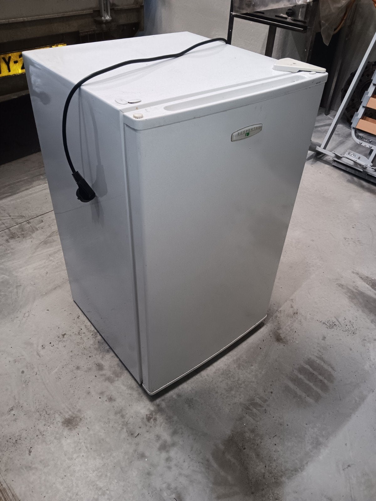 Koelkast respekta, Minder dan 75 liter, Ophalen, Zonder vriesvak, Minder dan 85 cm