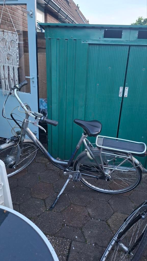 Eletriche fiets met goede aucu en lader, Fietsen en Brommers, Elektrische fietsen, 55 tot 59 cm, Ophalen of Verzenden, 30 tot 50 km per accu