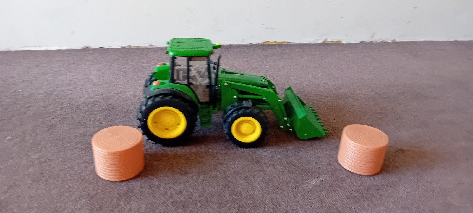 Britains Ertl John Deere Tractor met voorlader en balen, Ophalen of Verzenden, Gebruikt