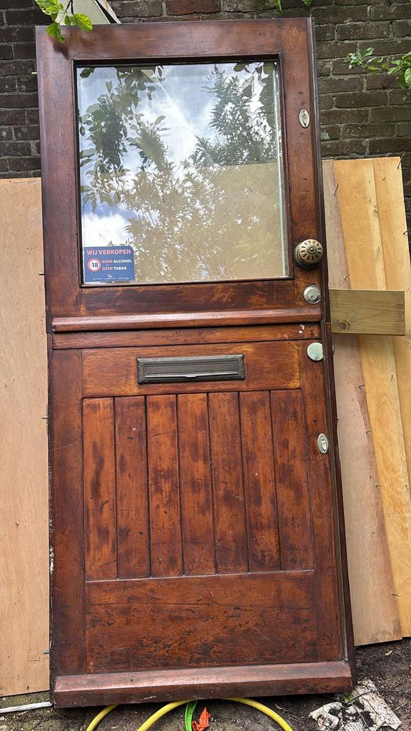 Antieke houten buitendeur met glas en brievenbus, Doe-het-zelf en Verbouw, Deuren en Horren, 80 tot 100 cm, Ophalen of Verzenden