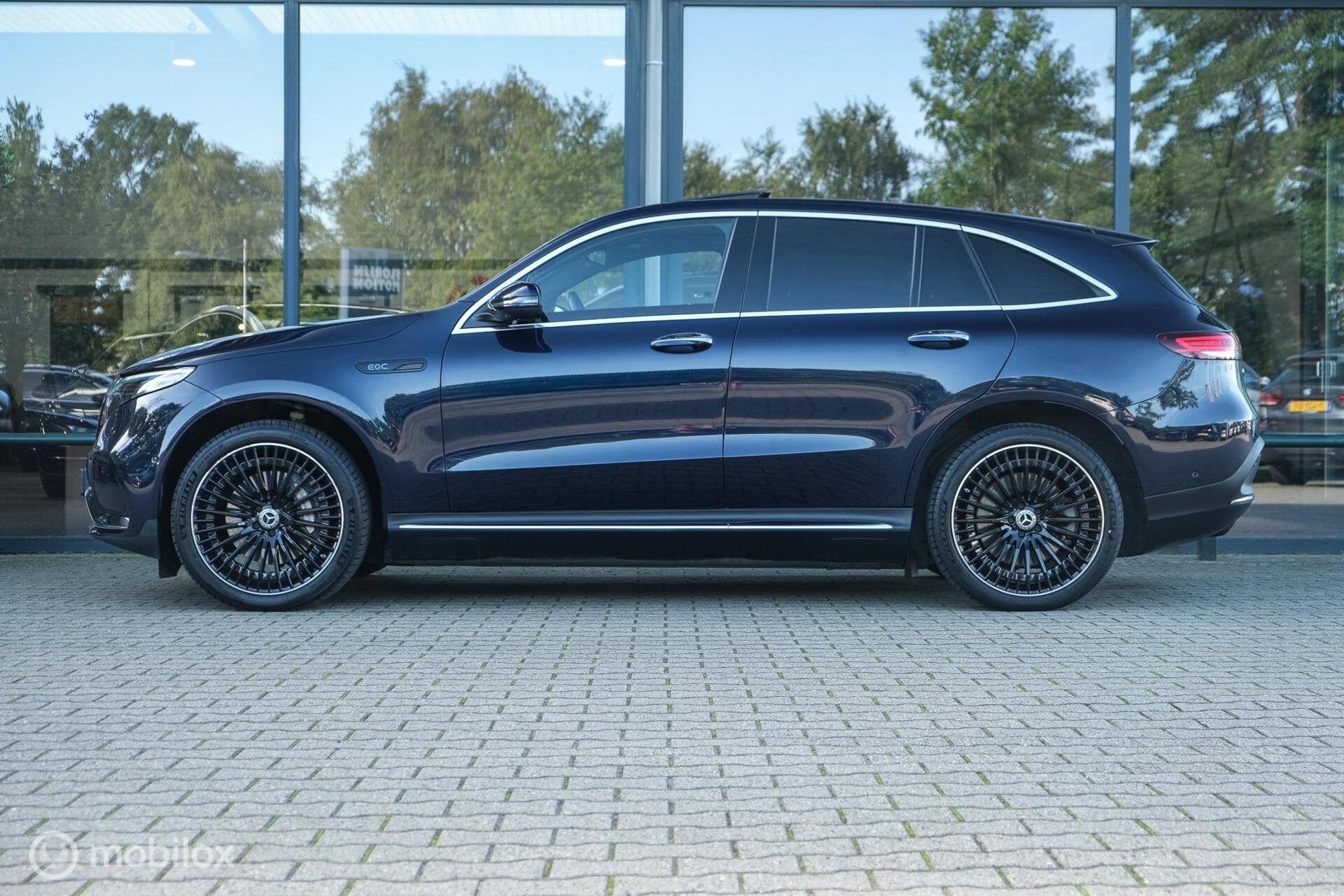 Mercedes EQC 400 4MATIC AMG Line Premium+ 80 kWh | 95,7% SOH, Automaat, Zwart, 2395 kg, Blauw
