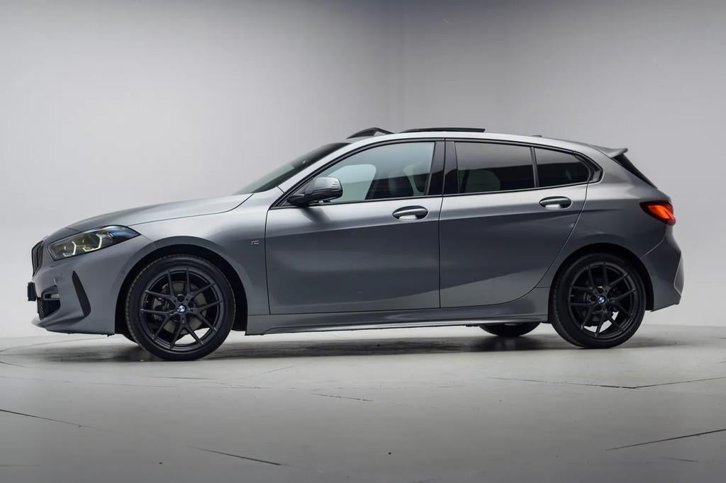 BMW 1-serie 118i M Sport Business Edition Aut. [ Panorama LE, Auto's, 136 pk, Gebruikt, 1295 kg, Lichtsensor