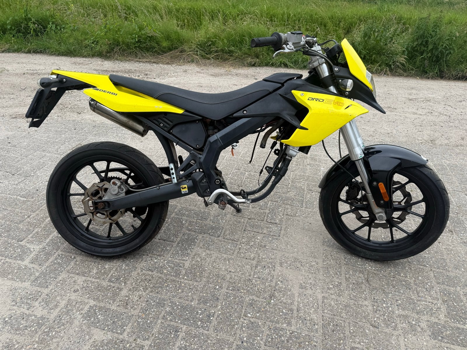 Derbi DRD Evo rollend frame - 1ste eigenaar, Fietsen en Brommers, Brommers | Derbi, 6 versnellingen, Gebruikt, Derbi, Maximaal 45 km/u