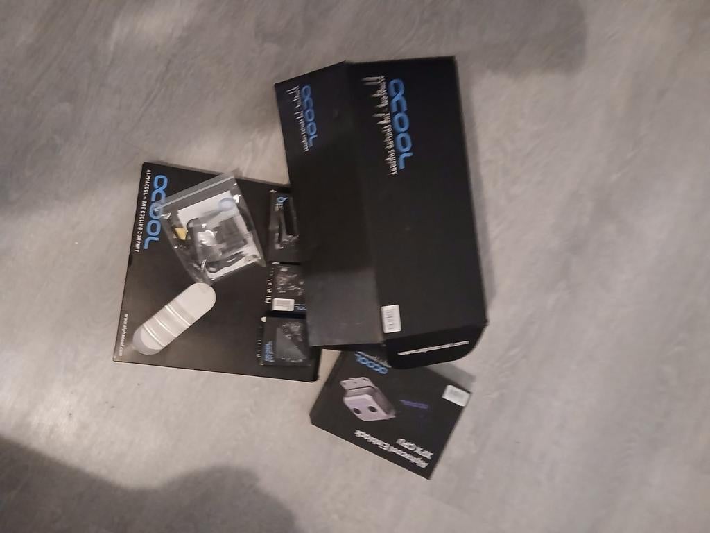 Alphacool Waterkoeling Set - CPU Koeler & Pomp/Reservoir, Computers en Software, Computerkoelers, Nieuw, Waterkoeling, Ophalen