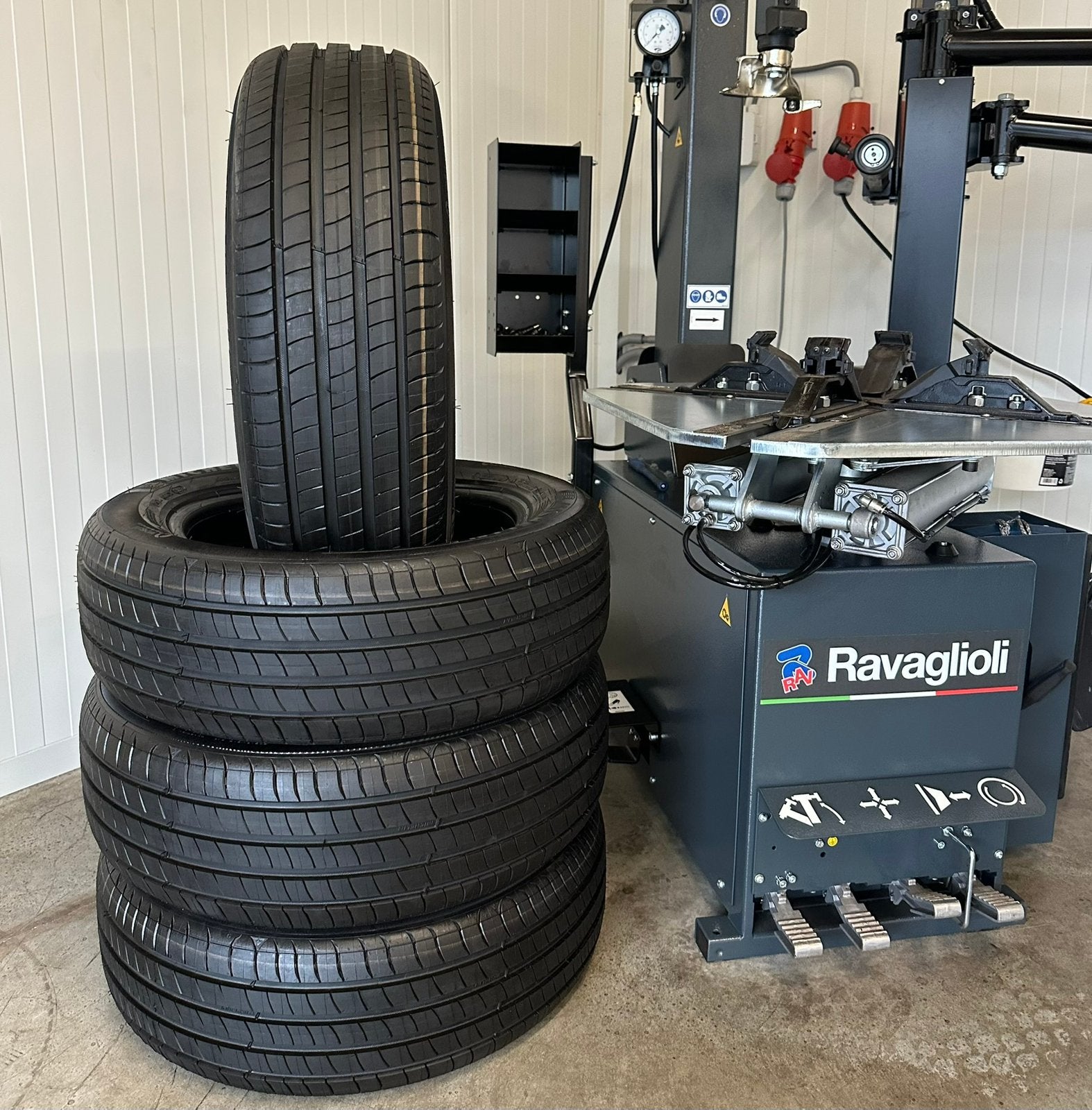 195 55 16 Michelin Zomerbanden 195/55 R16 + Gratis Montage, 16 inch, Banden en Velgen, Nieuw, Personenwagen