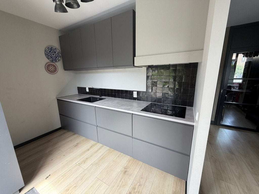 Luxe strakke Moderne matgrijze keuken - GEDEMONTEERD, Dubbelwandige keuken, Ophalen of Verzenden, Zo goed als nieuw, Grijs