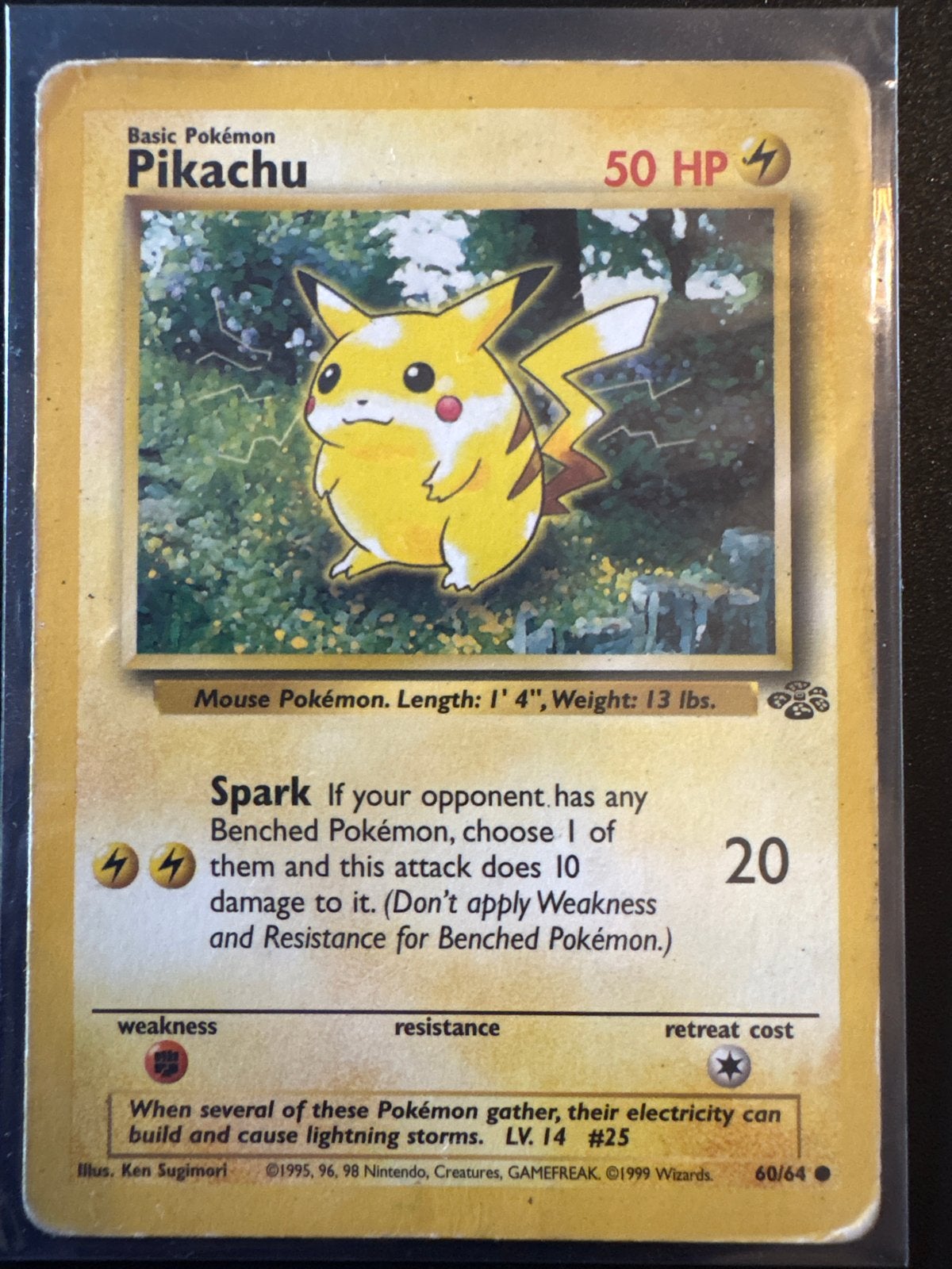 Pikachu 60/64 Jungle Set - Beschadigd, Hobby en Vrije tijd, Verzamelkaartspellen | Pokémon, Ophalen of Verzenden, Gebruikt, Losse kaart