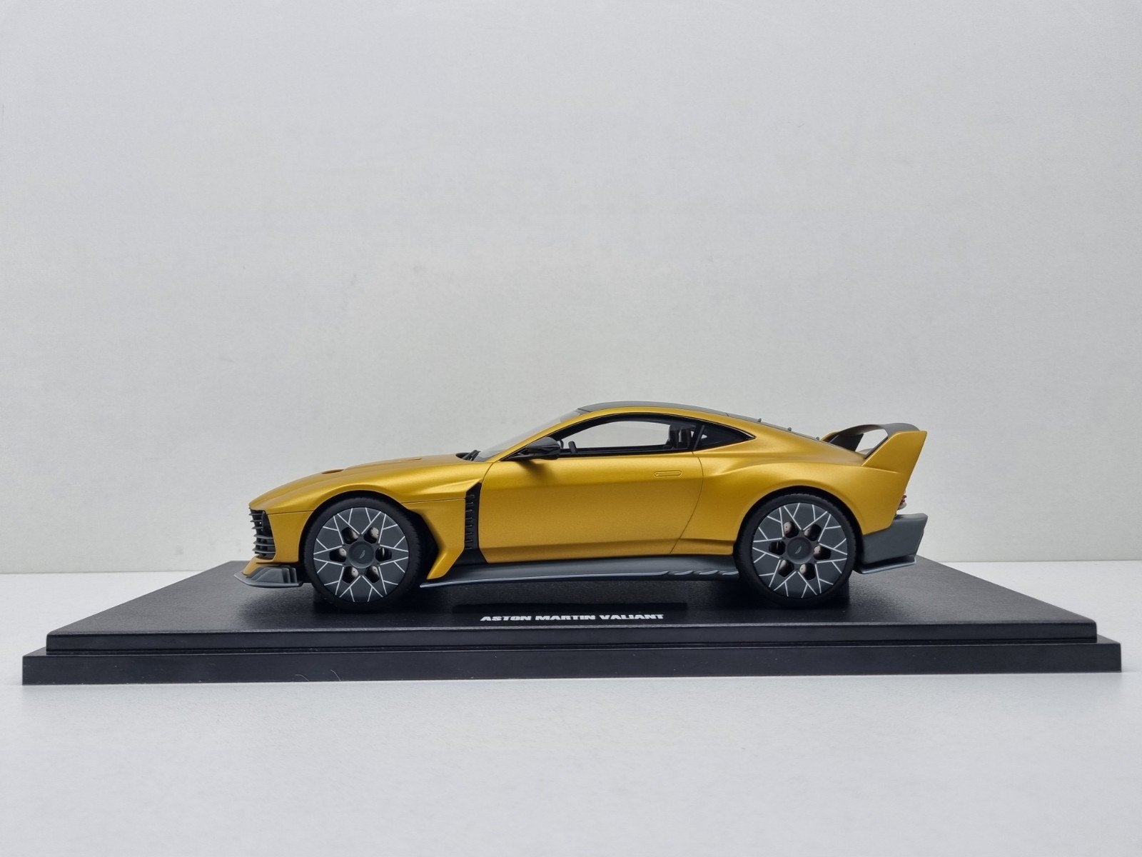 Gt Spirit
Aston Martin Valiant 1/999
1:18 Nieuw, Ophalen of Verzenden, Nieuw, Auto