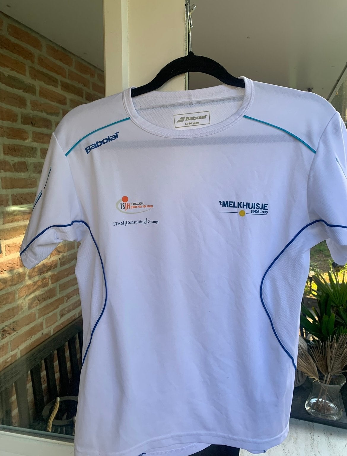Babolat tennis shirt T melkhuisje !! 10-12 jr 152, Sport en Fitness, Tennis, Ophalen, L00, Zo goed als nieuw, Kleding
