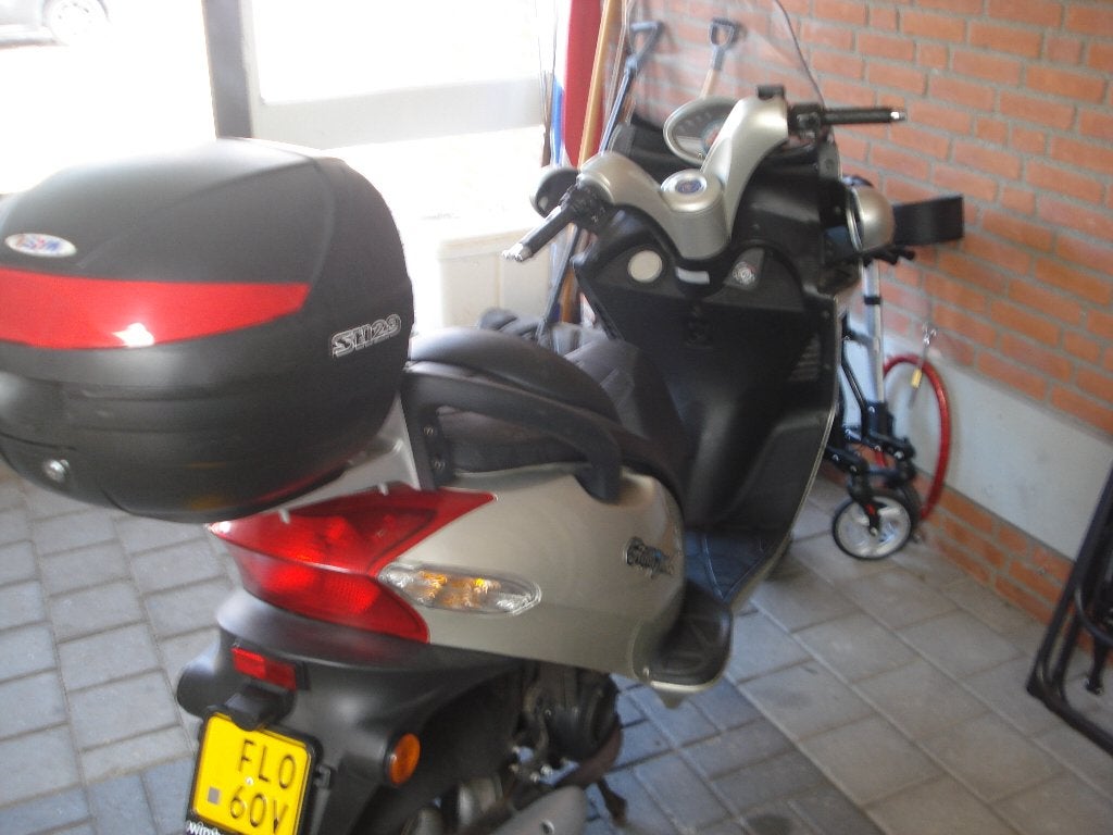 Kymco grand dink scooter met koffer, weinig kilometers, Ophalen, Gebruikt, Overige modellen, Maximaal 45 km/u