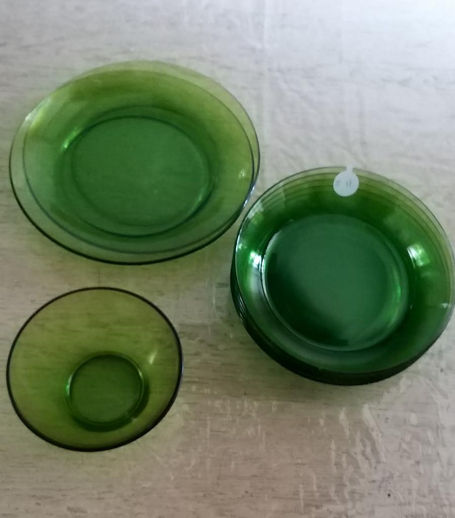 Lichtgroene Arcopal Serviesdelen - Borden en Schaaltje, Huis en Inrichting, Gebruikt, Ophalen of Verzenden, Glas, Bord(en)