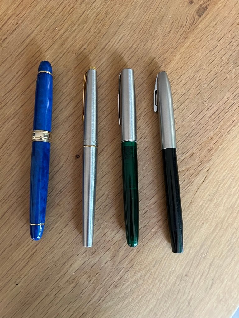 4 Vintage vulpennen in leren etui, Ophalen of Verzenden, Gebruikt, Vulpen, Overige merken