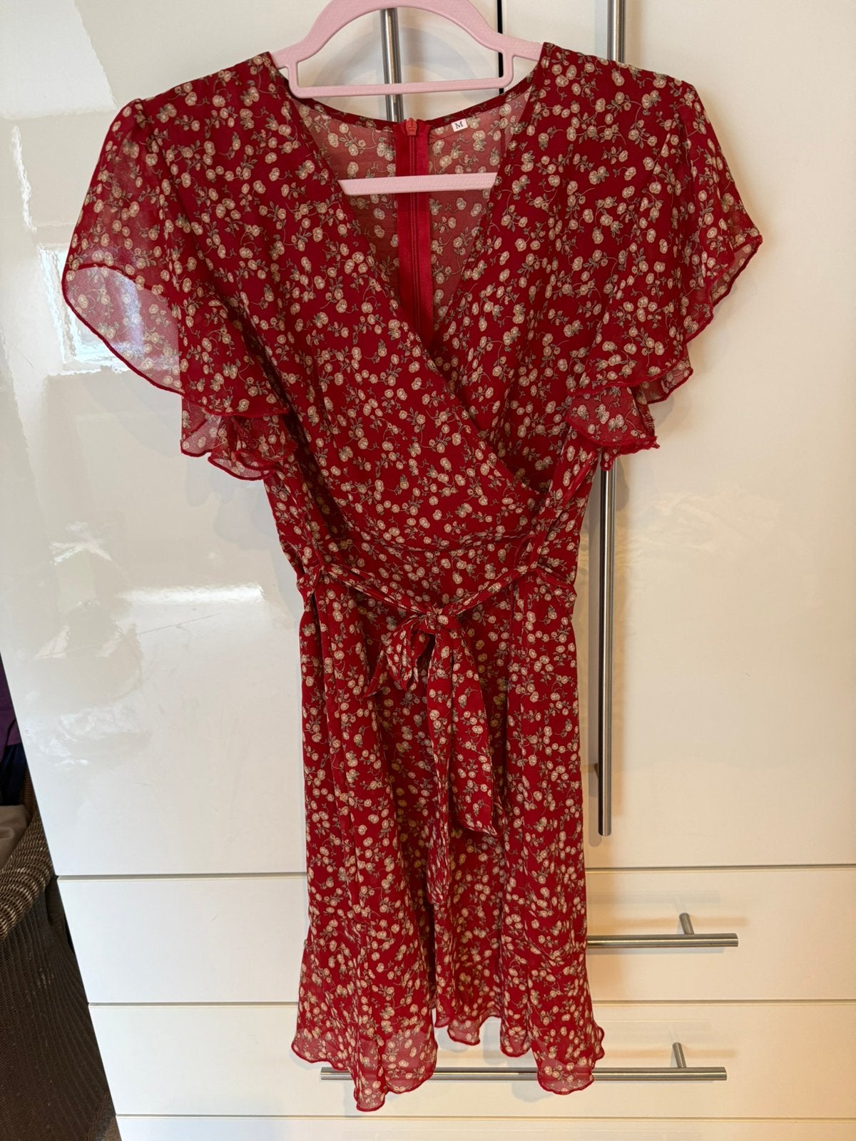 Rode jurk met bloemetje, maat M, Kleding | Dames, Jurken, Maat 38/40 (M), Ophalen of Verzenden, Gedragen, Boven de knie