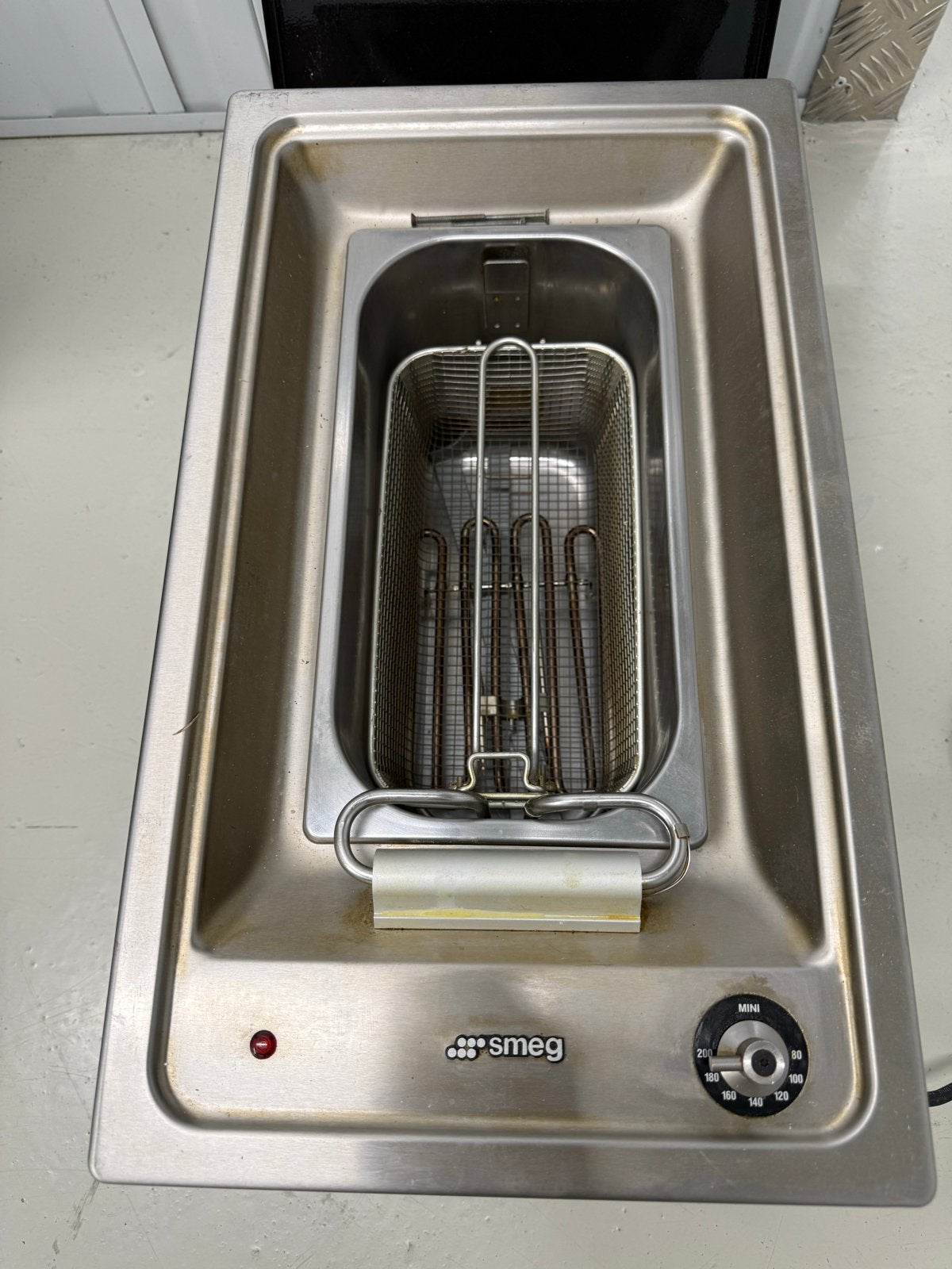 Inbouw Smeg friteuse - 2200W - RVS, 3 tot 4 liter, Ophalen of Verzenden, Gebruikt, Uitneembare binnenpan
