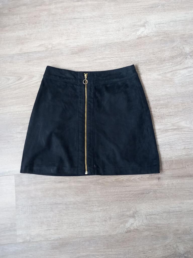 Zwart suède rokje met gouden rits h&m maat s/36., Kleding | Dames, Rokken, H&M, Zwart, Ophalen of Verzenden, Zo goed als nieuw