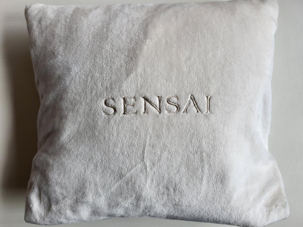 Nieuw Sensai kussen/dekentje crème kleur, Ophalen of Verzenden, Nieuw, Beige, Rechthoekig