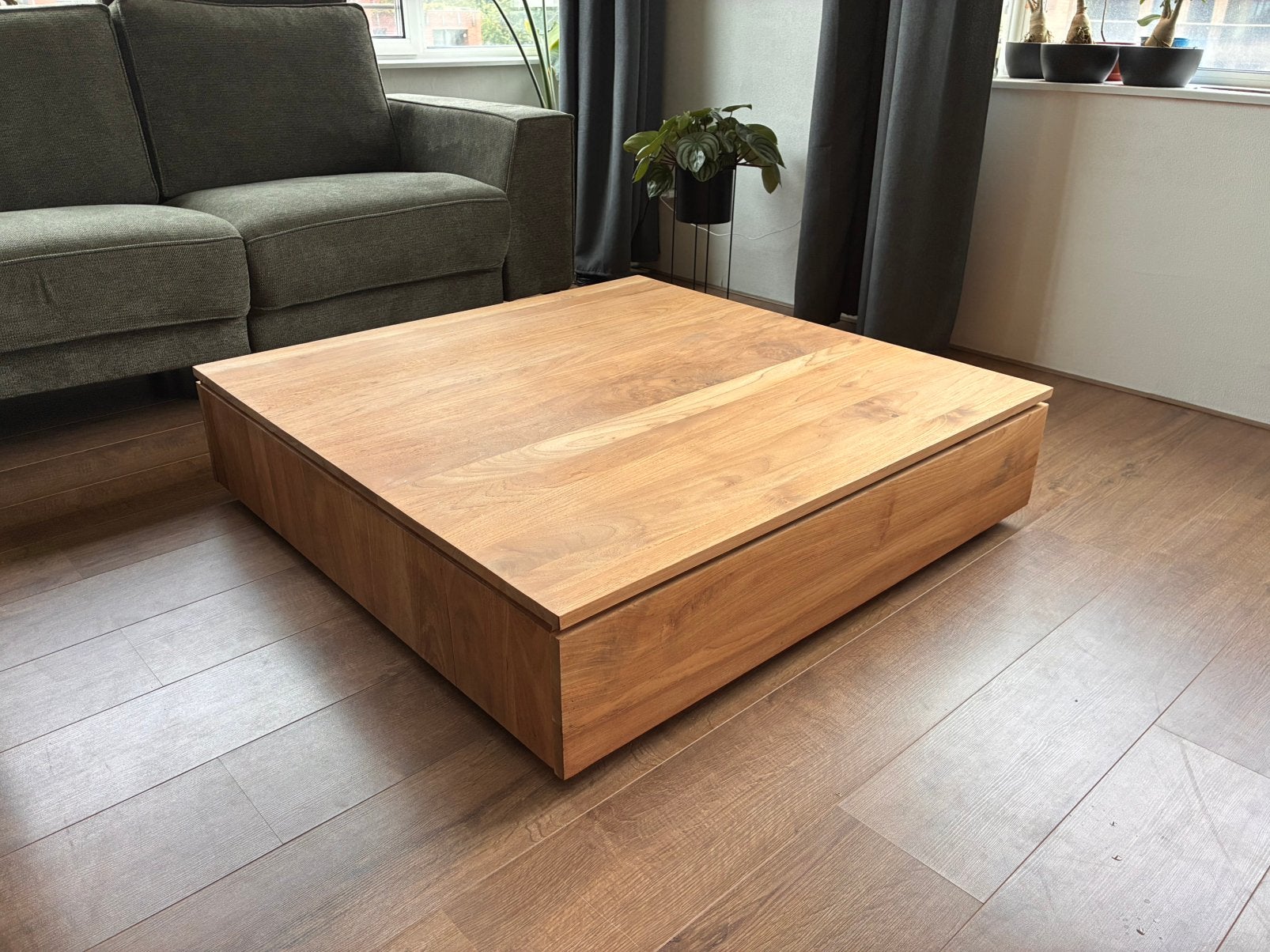 Prachtige salontafel massief teakhout in zeer goede staat, Huis en Inrichting, Ophalen, Zo goed als nieuw, 5 – 50, 100 tot 150 cm