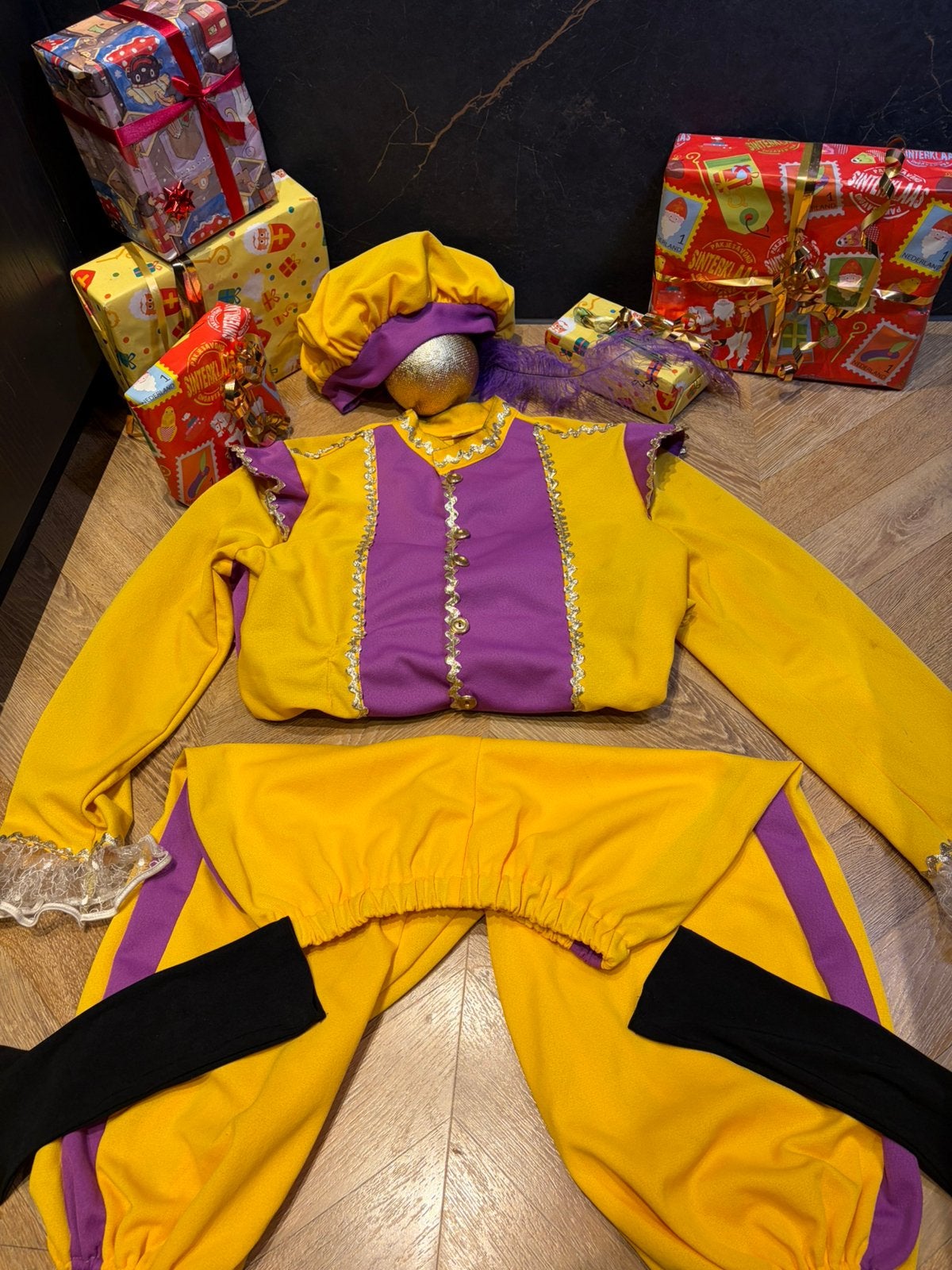 Pietenpak geel paars maat xl luxe set uniek sinterklaas, Ophalen of Verzenden, Zo goed als nieuw, Maat 56/58 (XL)