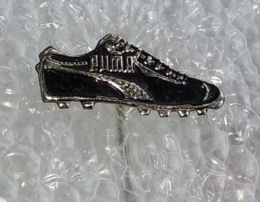 Puma Voetbalschoen Speldje, Ophalen of Verzenden, Gebruikt, Sport, Speldje of Pin