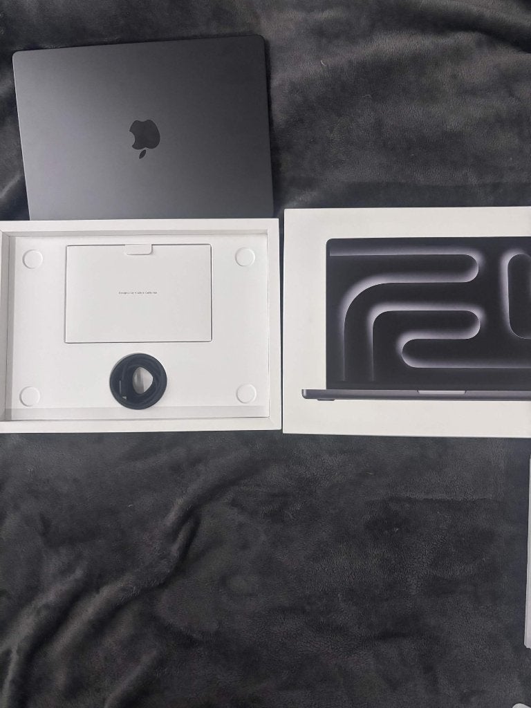 Foto 4 van MacBook Pro 2026 M5 14" Nano 24GB/1TB Spacezwart Ongebruikt